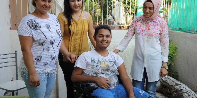 Batuhan ve Ömer’in akülü sandalye sevinci
