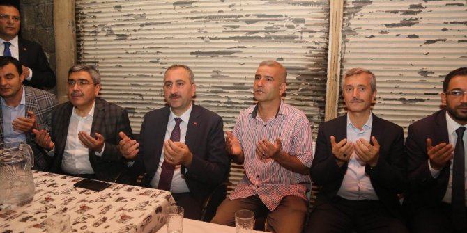 Bakan Gül’den aile ziyaretleri