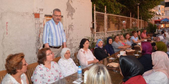 Özkan’dan iftar yemeklerini fakirlerin evlerine kadar götüren AK kadınlara teşekkür