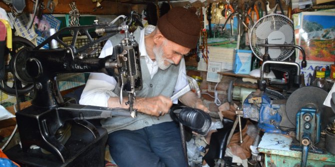 Ömrünün 40 yılı 2 metrekarelik dükkanda geçti