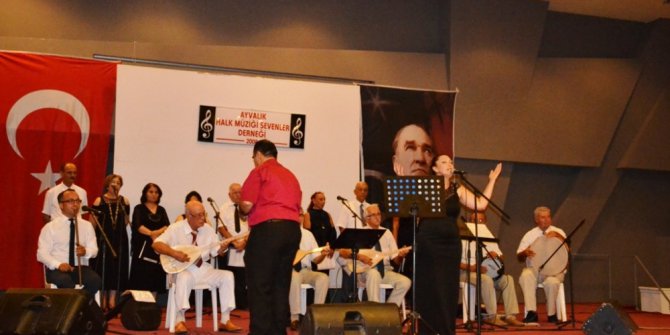 Ayvalık halk müziğine doydu