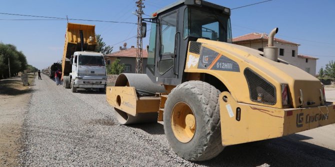 Sindelhöyük Mahallesinde asfalt çalışmalarına başlandı