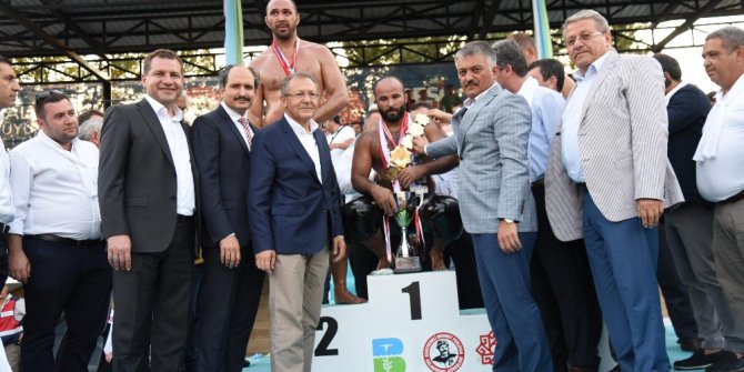 Kurtdere’de güreşler göz doldurdu