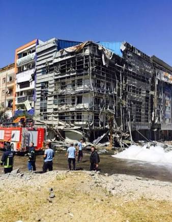 Van Beşyol da Patlama! 2 si polis 27 kisi yaralandi