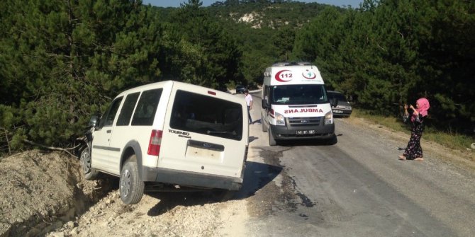 Domaniç’te trafik kazası: 2 yaralı