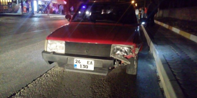 İki otomobil çarpıştı: 1 yaralı