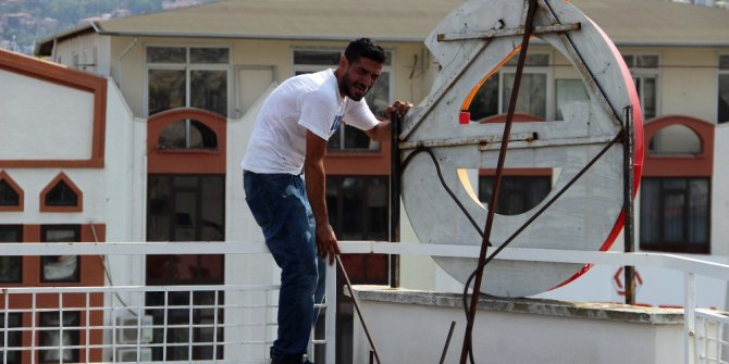 Yerel gazetenin çatı katında intihar girişimi