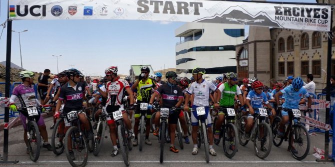 Erciyes Dağ Bisiklet Kupası’nda ‘Dostum’ rüzgarı