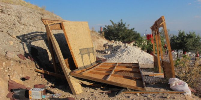 Elazığ’da kamelya çöktü: 2 işçi yaralandı