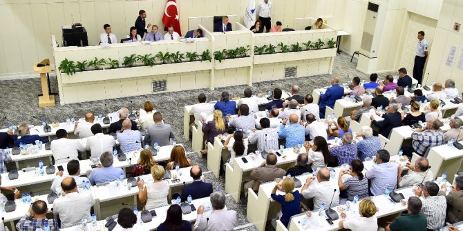 İzmir Büyükşehir meclisi gergin geçti