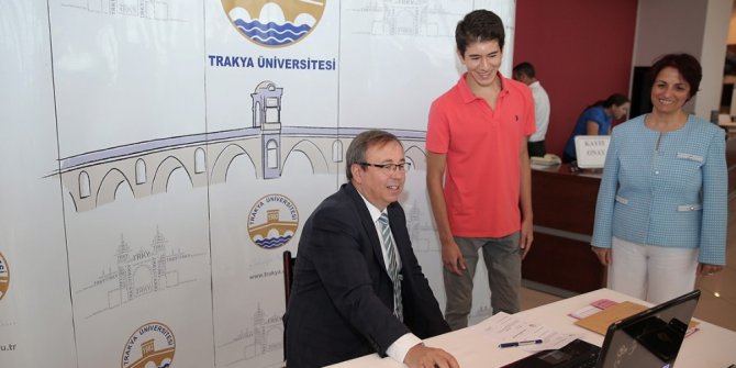 TÜ’de ilk kaydı Rektör Tabakoğlu yaptı