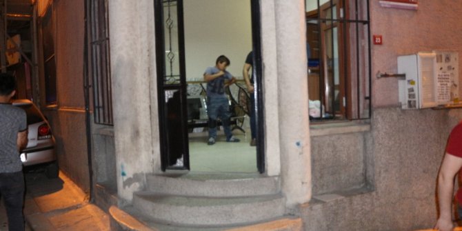 Ünlü ressama şırıngayla saldıran çocuk yakalandı