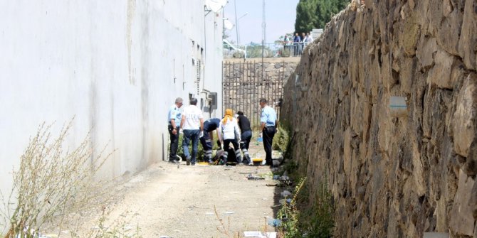 Fosseptik çukuruna düşen vatandaşı polis kurtardı