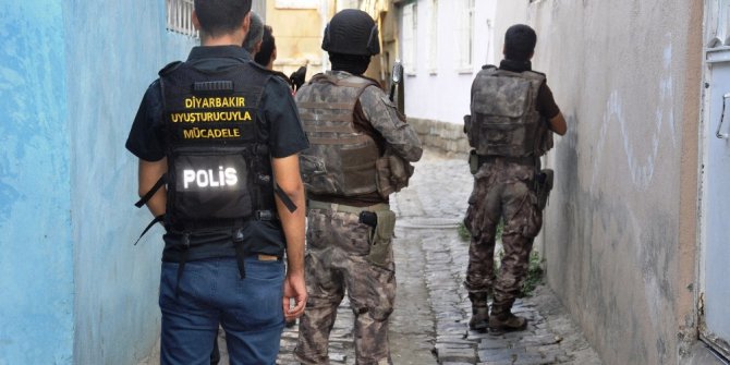 Diyarbakır’da 300 polisle hava destekli şafak operasyonu