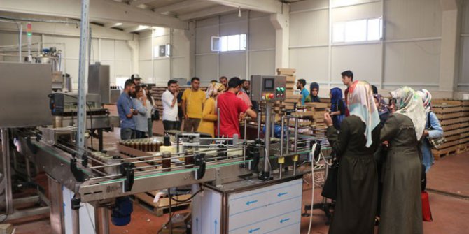 Girişimcilik kursuna katılanlar, fabrikaların çalışmasını yerinde inceledi