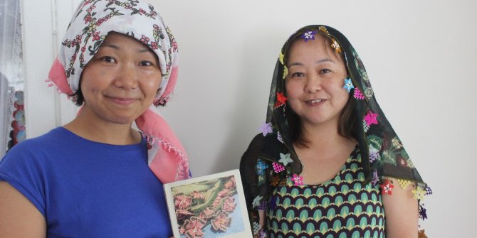 Japon kadınlar ince ’el işlemesi çitileri’ görmek için Tavşanlı’ya geldi