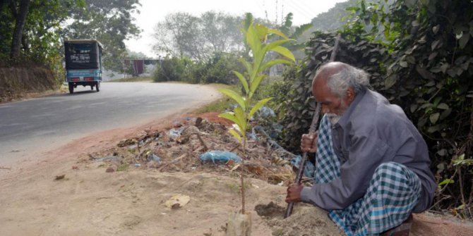 48 sene her gün bir tane ağaç dikti