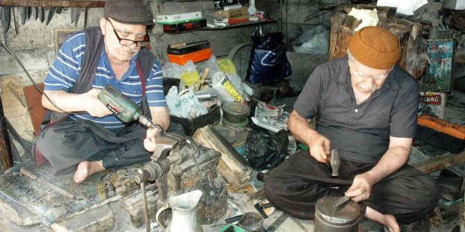 Kurbana sayılı günler kala ’Ökkeş bıçakları’ tezgahlarda yerini aldı