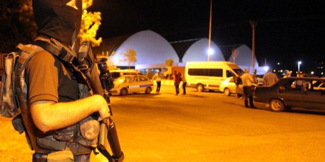 Araçlar didik didik arandı