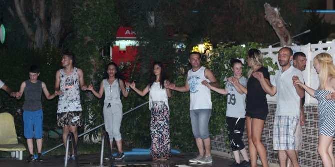 Kayapınar Halk Oyunları ekibi Alanyalıların gönlünü fethetti