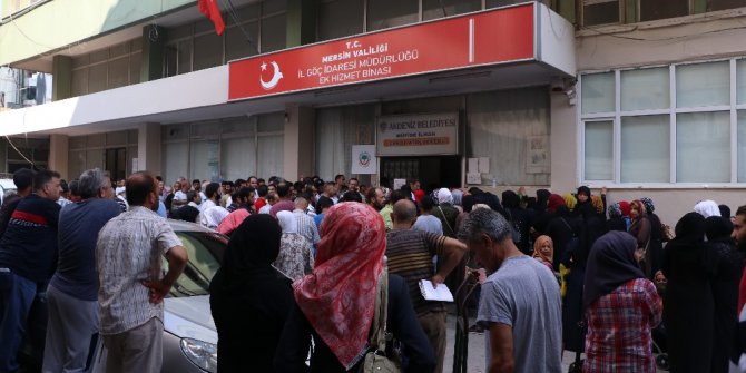 Mersin’de Suriyeliler kimlik için yoğunluk oluşturdu