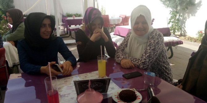 Bu kafe sadece bayanlar için