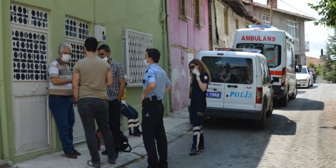 Yalnız yaşayan yaşlı adam evinde ölü bulundu