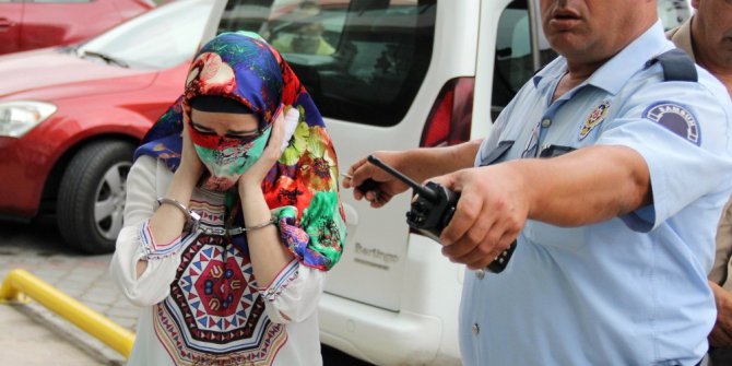 Mağazadan eşarp çaldığı iddia edilen kadın öğretmene gözaltı