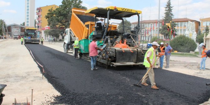Yenilenen Turhal’da asfalt çalışması başlatıldı