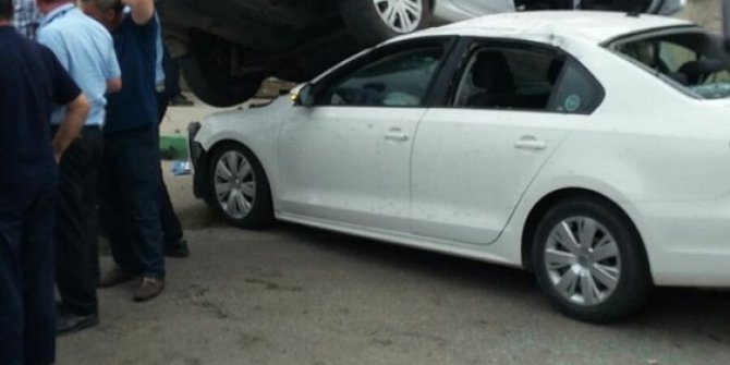 Aksiyon filmlerindeki gibi araçlar birbirinin üstüne çıktı