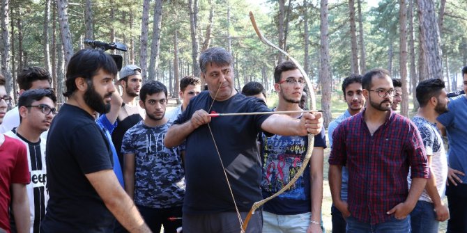 Rektör Polat, yabancı öğrencilerle kamp yaptı