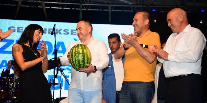 Konserde karpuzlu doğum günü sürprizi