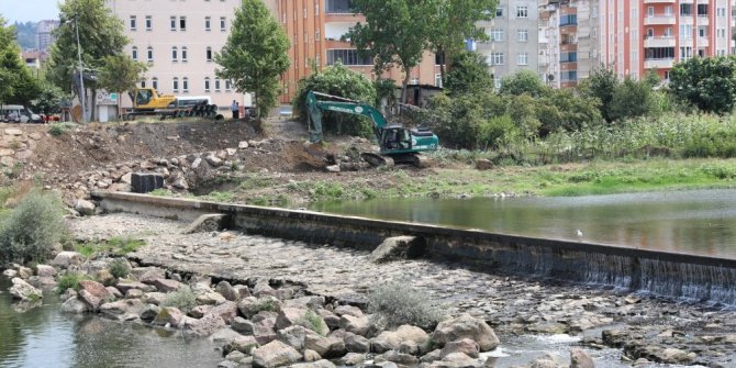 Fatsa Elekçi Irmağı yatağı temizleniyor