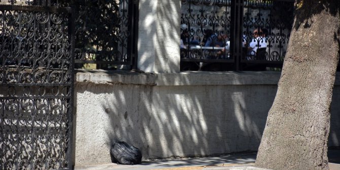 Şüpheli çantanın patlatılmasına aldırış etmediler