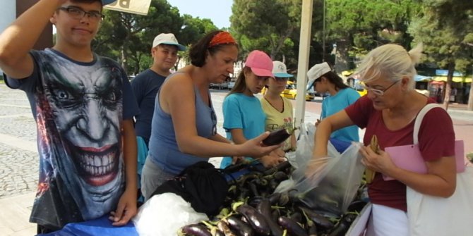 Burhaniyeli öğrenciler hem üretti hem de sattı