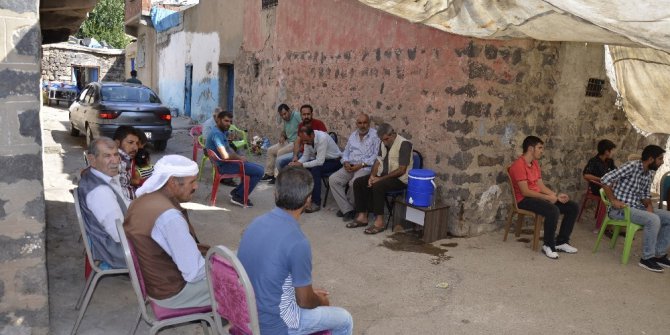 Bıçaklanan askerin evinde hüzün