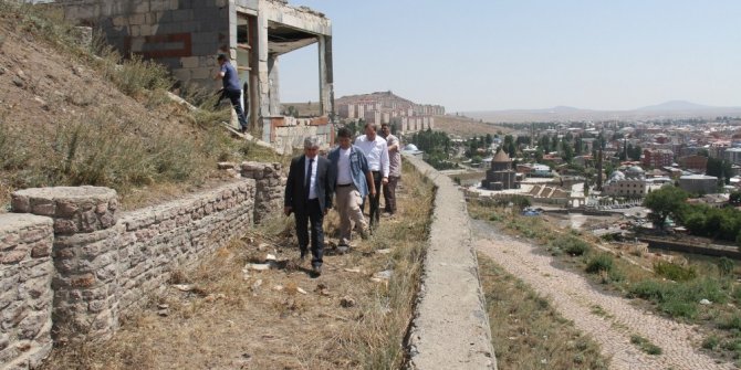 Vali Doğan, Sukapı Mahallesinde