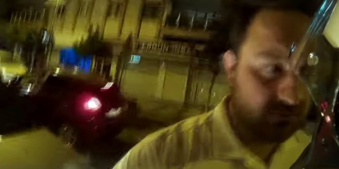 Otomobil ve motosiklet sürücüsü trafikte tekme tokat kavga etti