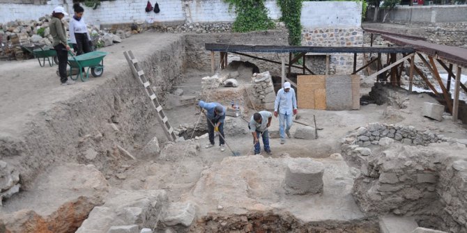 İznik’te iki tarihi çini fırını bulundu