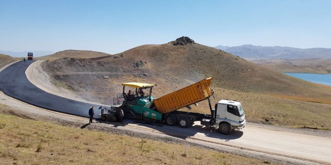 Van Büyükşehir Belediyesinden yol asfaltlama çalışması
