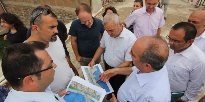 Tarihi Koyunbaba köprüsünün çevresi de taş duvar olacak