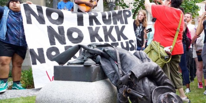 ABD’de protestocular Konfederasyon Anıtı heykelini yıktı