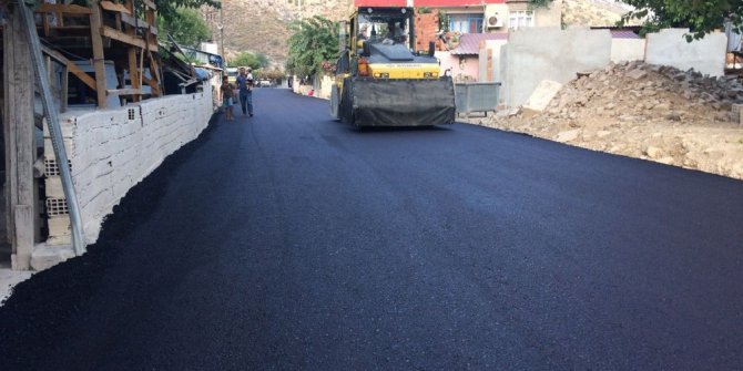 Büyükşehir’den Yuvalı ve Saklısu’ya sıcak asfalt