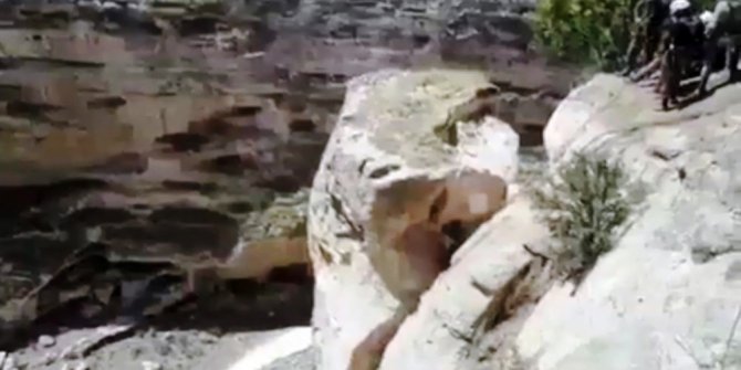 Hasankeyf’te riskli kayalar yıkılıyor