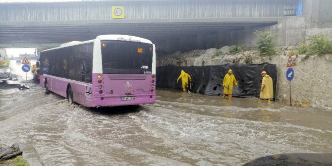 Bakırköy sahil yolunu su bastı