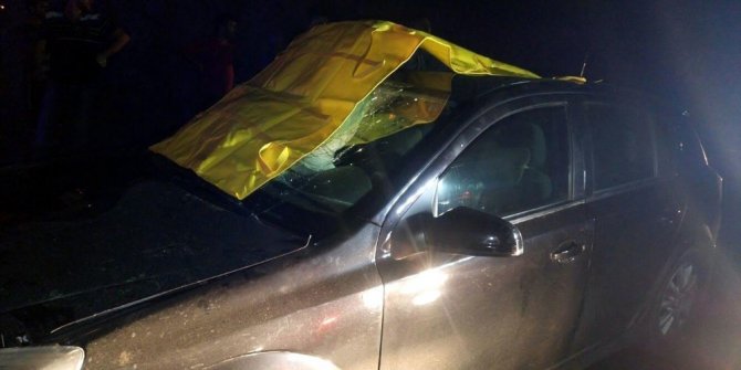 Yolun karşısına geçerken otomobil çarptı