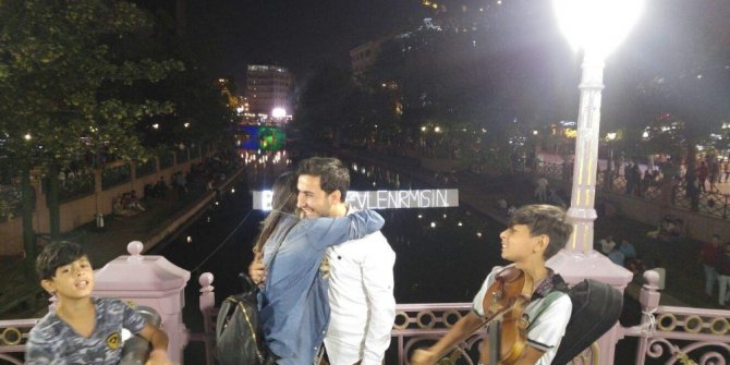 Karanlığı aydınlatan evlenme teklifi