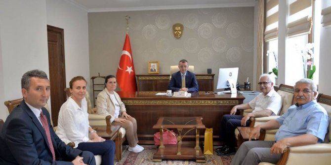 Vali Büyükakın, Gençlik Kültür ve Eğitim Derneği yöneticileri ile bir araya geldi