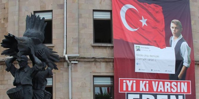 Giresun Belediyesi şehrin her yerini ‘ İyi ki varsın Eren’ afişi ile süsledi.