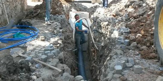 Van’ın Bahçesaray’da alt yapı çalışmaları devam ediyor